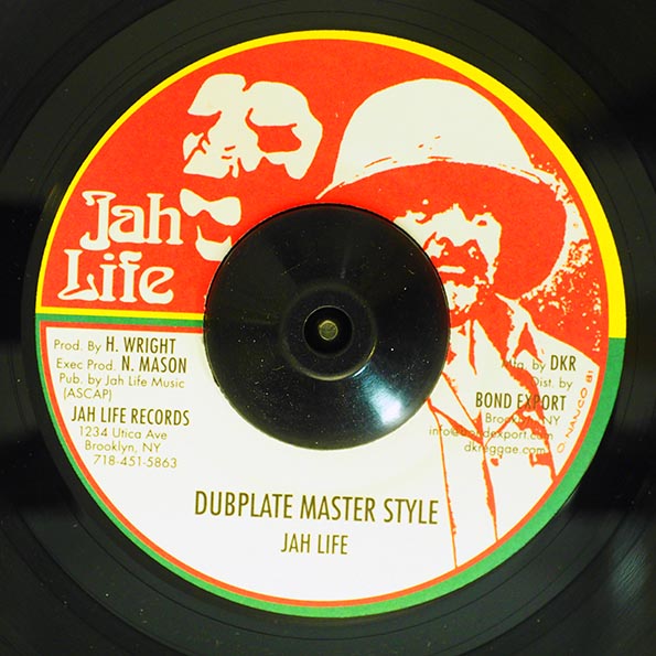 Carlton Livingston - Call Of The Rasta Man  /  Jah Life - Dubplate Master Style (rhythm: "Reggae Gone International")